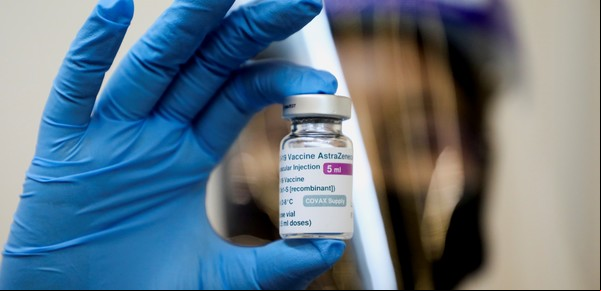 Afirman haber hallado la solución al misterio de los coágulos provocados por las vacunas anti Covid de AstraZeneca y Janssen