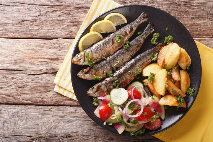 Más grasa de pescado y menos de aceites vegetales, la dieta que probó el estudio. Foto Shutterstock.