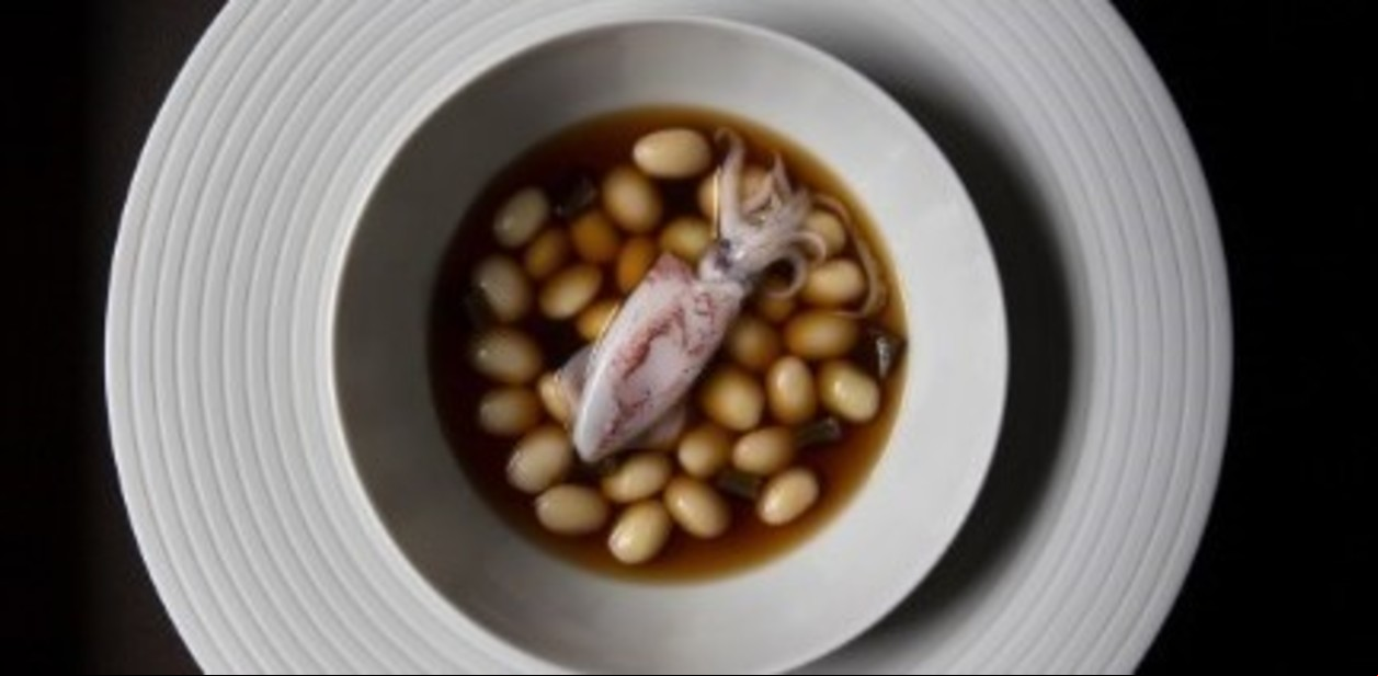 Receta de Chipirones, porotos y consomé de cerdo