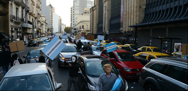 Trabajadores de shoppings protestaron en Abasto y pidieron la reapertura de los centros comerciales