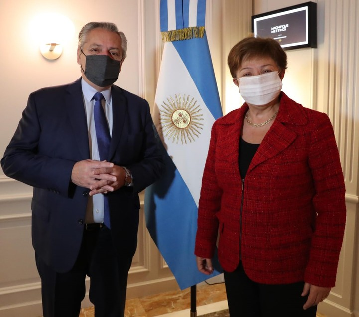 Alberto Fernández se reunió en Roma con Kristalina Georgieva, titular del FMI, en su reciente gira europea. Foto Presidencia,