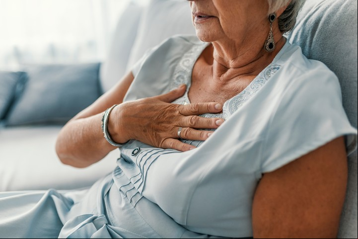 Los síntomas menos comunes se reportaron principalmente en pacientes mayores, sobre todo mujeres. Foto Shutterstock.