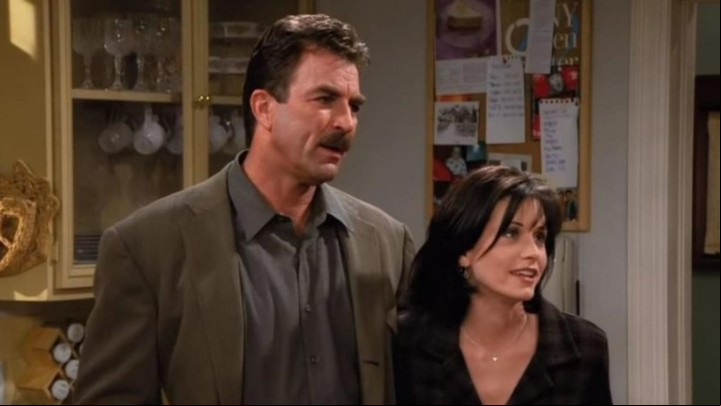 Tom Selleck junto a Courteney Cox en el set de Friends. Por su papel, lo nominaron a un Premio Emmy.