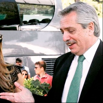 Quién es Cecilia Nicolini, la asesora presidencial que escaló con las vacunas y que tiene más poder que muchos ministros