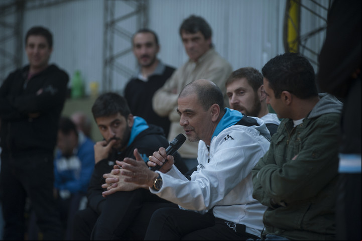 Sergio Hernández, junto a Andrés Nocioni y Facundo Campazzo, en uno de los tantos campus en los que les habla a los pibes.
Foto Rolando Andrade Stracuzzi