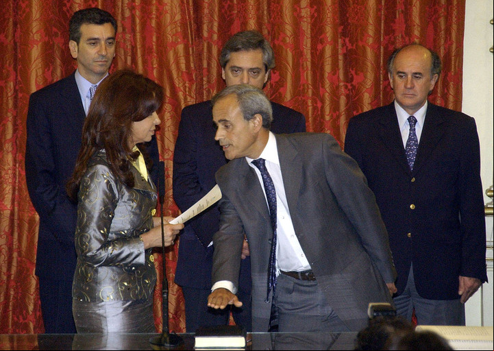 Julio Vitobello jurando como titular de la Oficina Anticorrupción en 2009