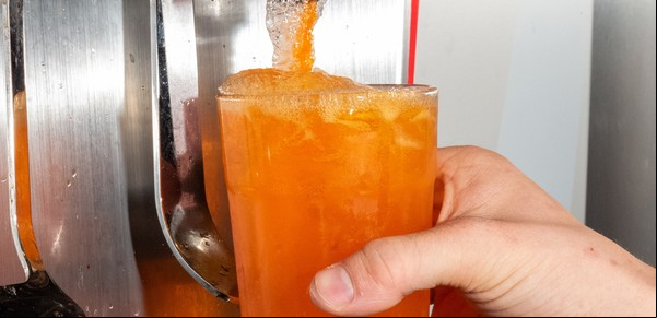 ¿Influyen las bebidas con azúcar en el aumento del cáncer de colon  en adultos jóvenes?