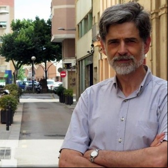Es médico referente en crianza respetuosa y advierte cuáles son los mayores errores de los padres