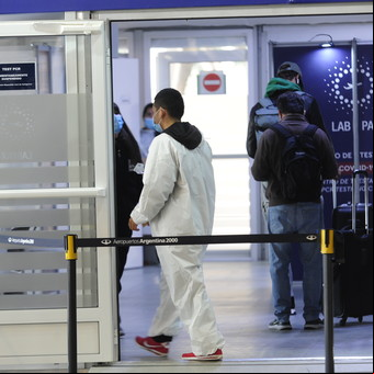 Coronavirus: un hombre que volvió del exterior contagió a 12 personas con la variante Delta en Córdoba y fue denunciado