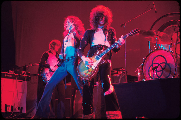 La estampa rockera de Jimmy Page y Robert Plant al frente de un cuarteto que marcó rumbo. Foto Neil Zlozower