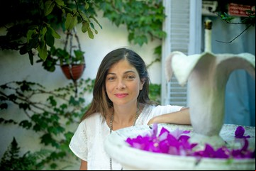 Carla Orsini: "Nos hicieron creer que necesitamos manuales para criar"