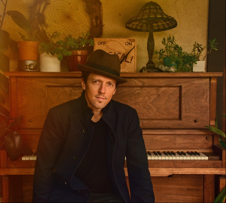 Jason Mraz asegura que su último trabajo no fue hecho bajo la idea del capitalismo. Foto Prensa/Shervin Lainez