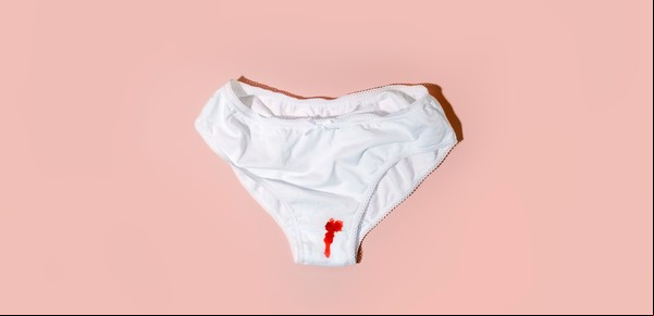 Sin toallitas: qué significa el sangrado libre y por qué lo practican muchas mujeres
