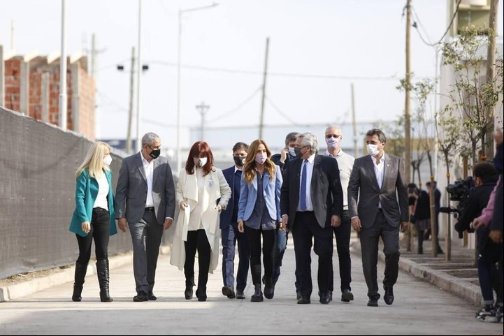 La primera "imagen de unidad" del Frente de Todos fue en la Isla Maciel, Avellaneda. Foto Presidencia