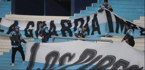 Los Pibes de Racing desplazaron a la Guardia Imperial y marcaron territorio en el partido frente a Central Córdoba