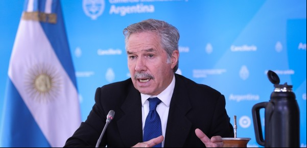 La fuerte crítica de Felipe Solá en medio de la interna oficialista: "Este Gobierno no explica nada, en economía sobre todo"