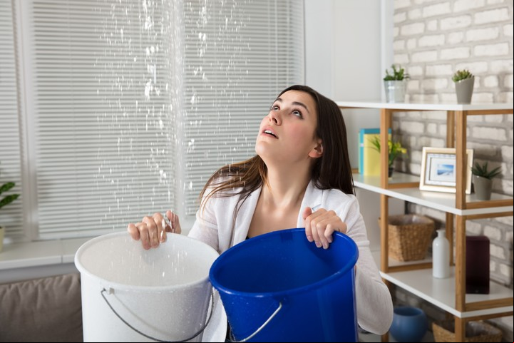 Las goteras son indicio de emociones vividas en silencio. Foto ilustración Shutterstock.
