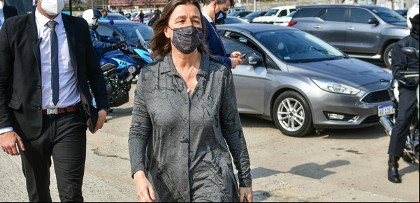 La ex ministra Sabina Frederic asume como presidente de Cascos Blancos