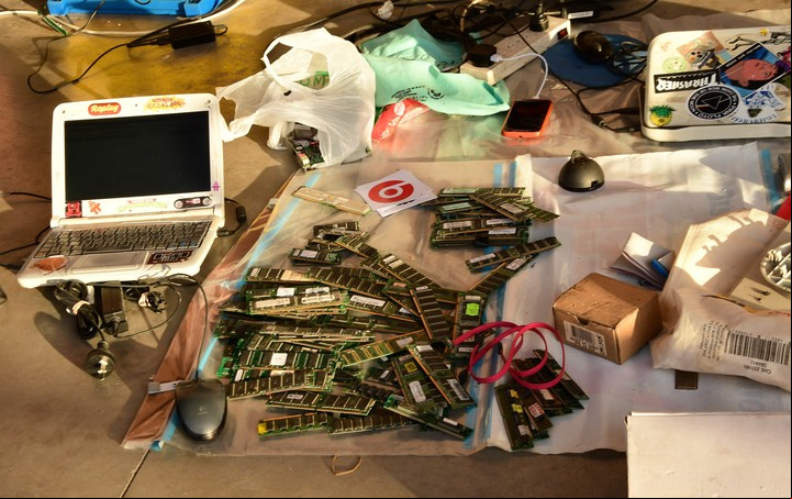 "Cibercirujas", un movimiento que busca combatir la obsolescencia programada en Argentina. Foto Marcelo Carroll