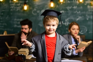 Creó una Escuela para padres para enfrentar la "mimetización masiva de los hijos" con sus cuidadores