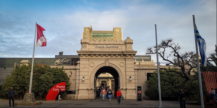 Antiguo penal de Punta Carretas, ahora transformado en un centro comercial, Montevideo, Uruguay. Foto EFE/Raúl Martínez