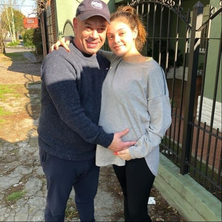 Mario junto a su hija mayor, Ornella, quien vive en Buenos Aires, y hace meses se convirtió en mamá. Foto: Instagram