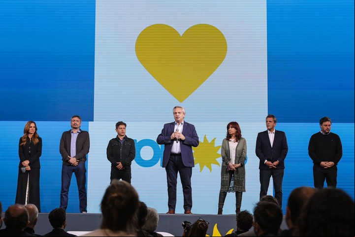 La foto que distribuyó Presidencia con Alberto Fernández hablando y todos con rostros inexpresivos.
