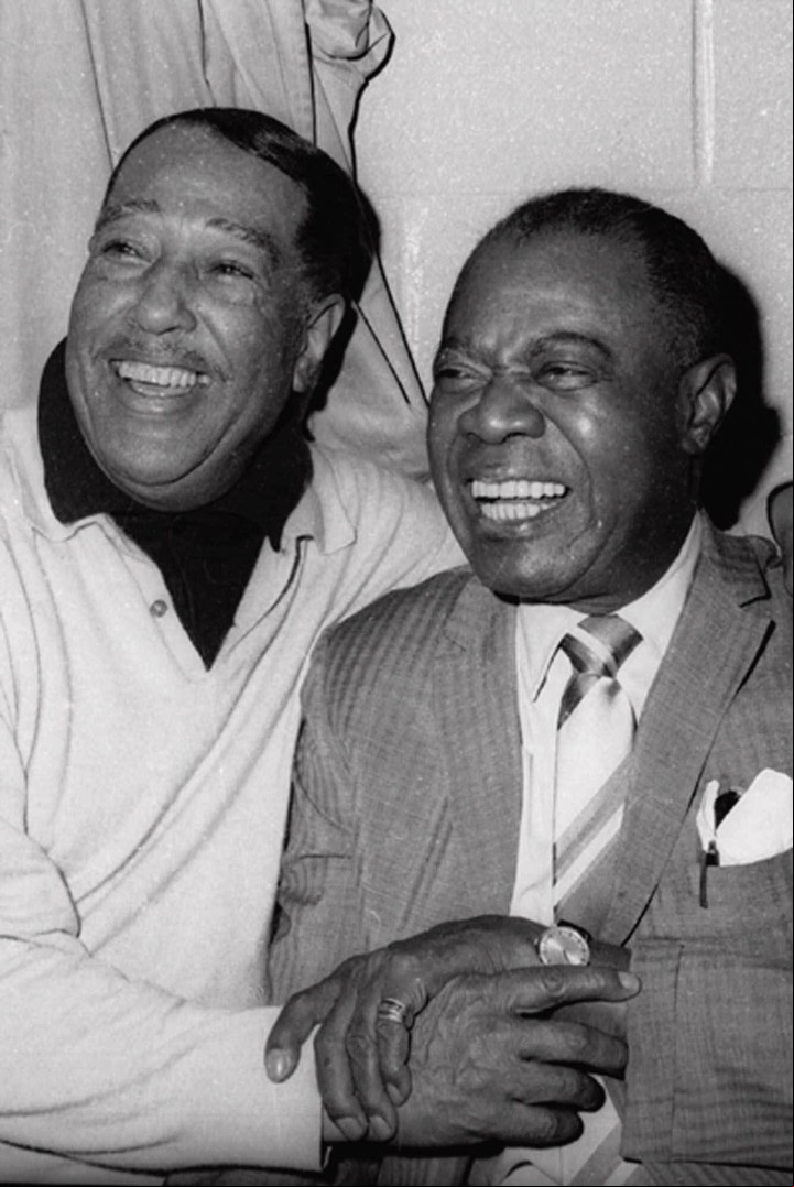 Dos potencias. Duke Ellington y el trompetista y cantante Louis Armstrong. Juntos grabaron un álbum en 1961. Foto: AP
