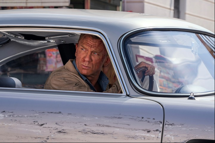 Ni con el auto a prueba de balas que utiliza, James Bond pudo alzanzar la meta de US$ 350 millones de recaudación. Pero falta... Foto UIP