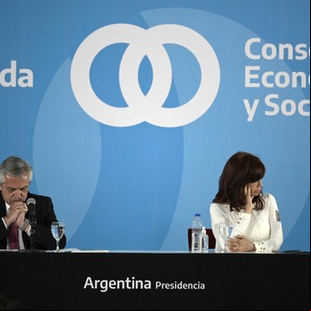 La foto del desarreglo: la mala idea de juntar a Cristina con Fernández