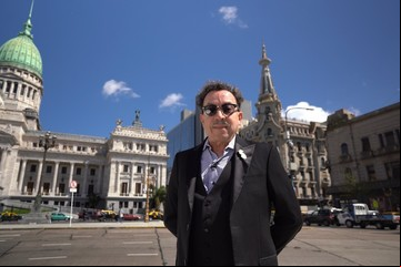 En plena pandemia, Aníbal Pachano desempolva su título de arquitecto