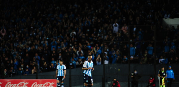 Lisandro López cuestionó los insultos de la hinchada de Racing a la dirigencia