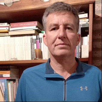 Fue cura y hoy denuncia: "Para la Iglesia no son graves los abusos, son pecados de la carne que resuelven rezando"