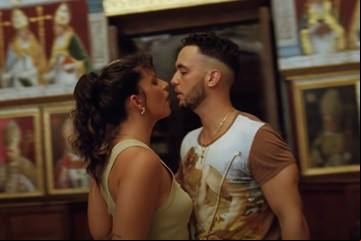 C. Tangana y Nathy Peluso hicieron lío en una catedral y el arzobispo de Toledo tuvo que salir a pedir perdón