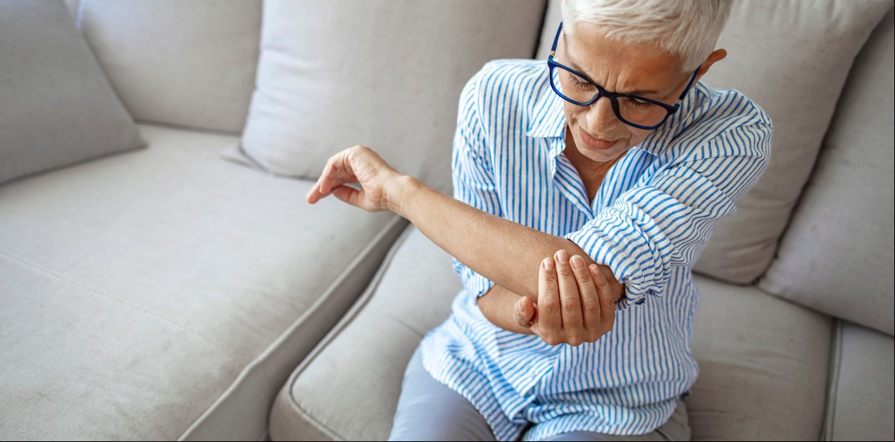 La artrosis o la artritis traen el dolor articular en la adultez. Aimentación saludable. Licuados./ Foto Shutterstock.