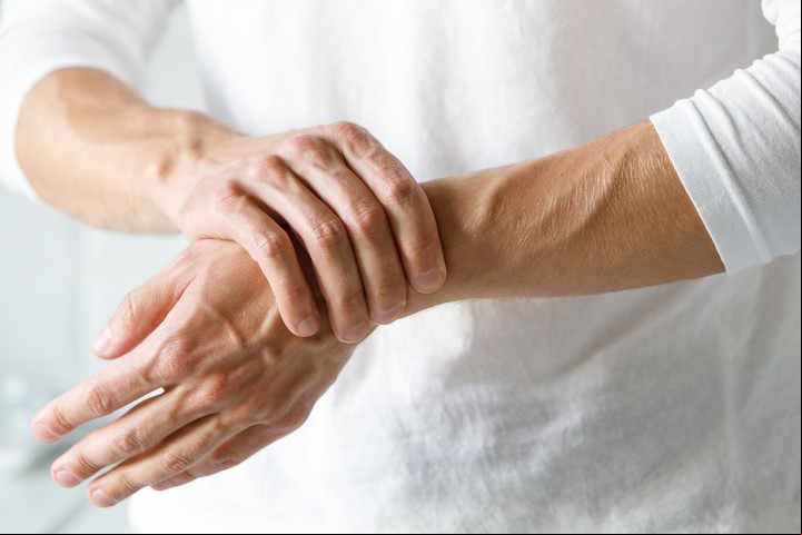 Artitris reumatoidea, una de las enfermedades autoinmunes. Los alimentos pueden influir en la inflamación. Foto: Shutterstock.