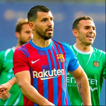 Debutó el Kun Agüero con la camiseta del Barcelona y marcó su primer gol