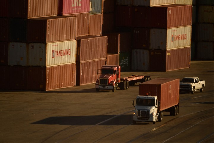 Hay pocos camioneros en EE.UU. porque muchas empresas de transporte cerraron por la pandemia. Foto: AFP