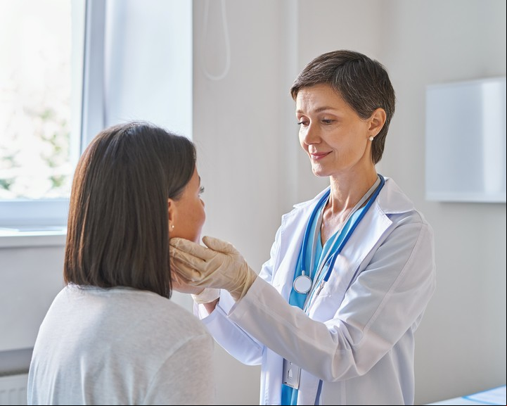 Las hormonas de la glándula tiroides, en el cuello, regulan funciones relacionadas con la digestión y el metabolismo. Foto Shutterstock.