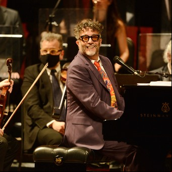 Charly García cumplió 70 años y Fito Páez armó una celebración llena de emociones en el Teatro Colón