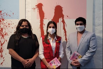 Bienalsur y una invitada especial: la Reina Letizia visitó en Paraguay una muestra sobre identidades de género