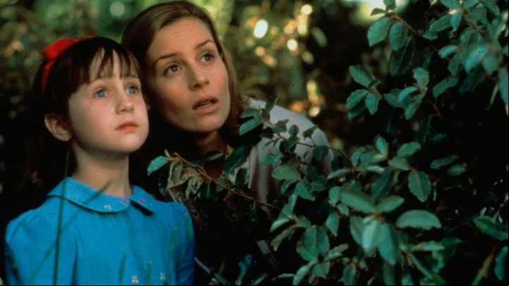 Matilda con la Señorita Miel, Embeth Davidtz. Trabajó en "Viejos", de M. Night Shyamalan, estrenada en 2021. Foto Archivo Clarín