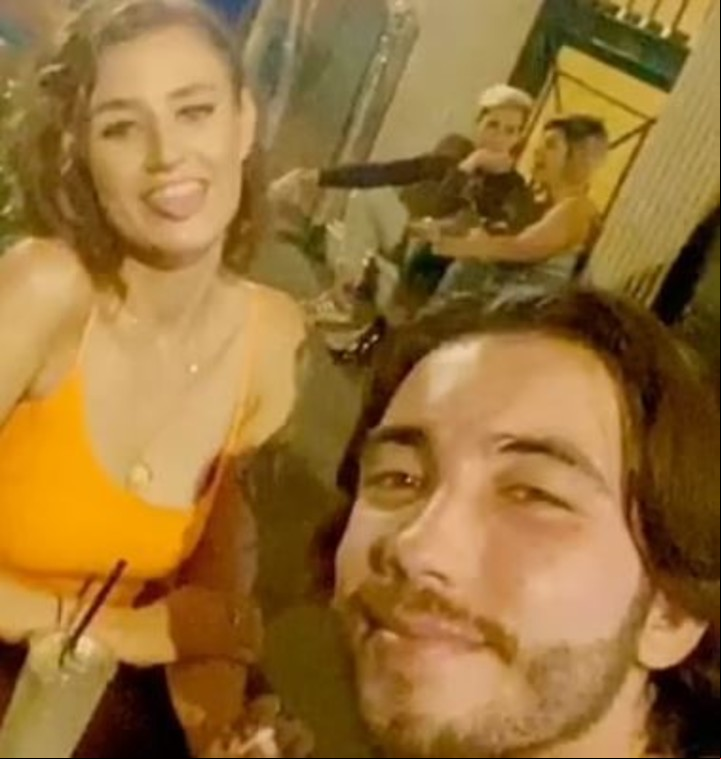 Las imágenes muestra más diversión en pareja que "graves problemas personales".