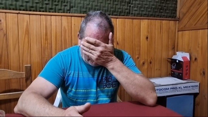 El abuelo de Lucio, devastado.