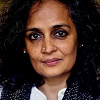 Piden prisión para Arundhati Roy por opinar
