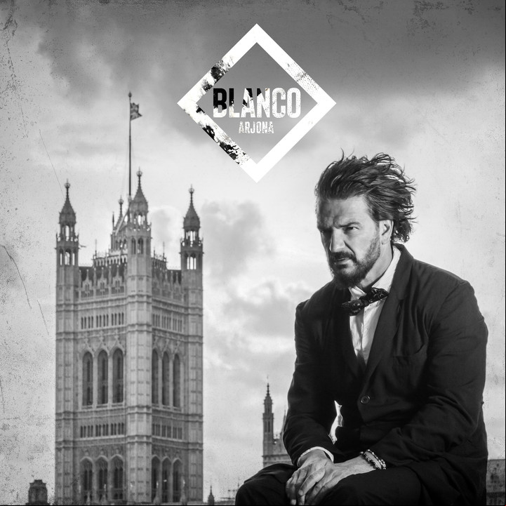 Ricardo Arjona publicó y completó el proyecto "Blanco y Negro".