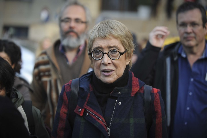 Teresa Parodi a la salida de los tribunales de Comodoro Py. Foto Federico Lopez Claro