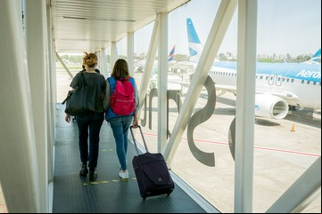 Permiso de viaje para menores: claves y costos del nuevo sistema para obtenerlo en 2 horas