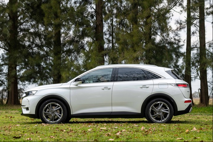 El DS 7 Crossback E-Tense conserva toda la elegancia y clase de la marca sa.