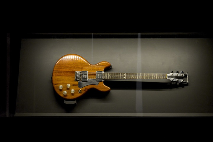 Una guitarra, en la Muestra del rock argentino en los años '80. Foto: Andres D'Elia